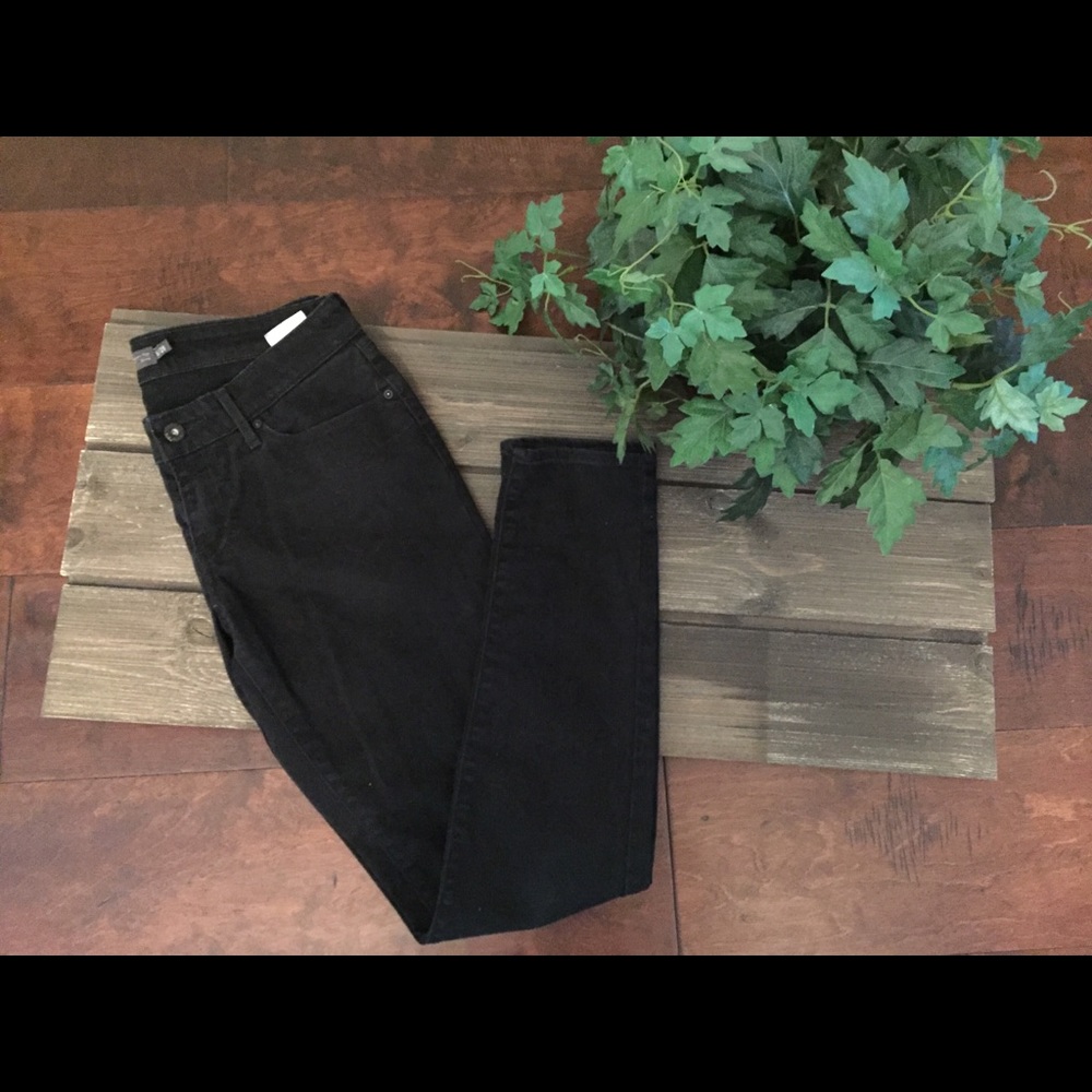 Woman’s Demi Curve Black Levi’s